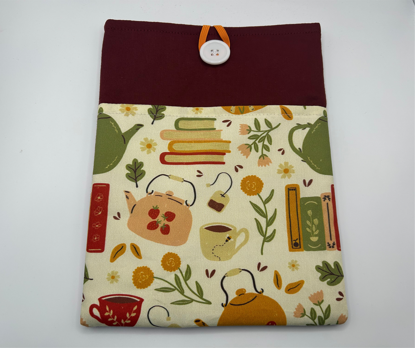 Burgandy Books and Tea Book Sleeve (FR)