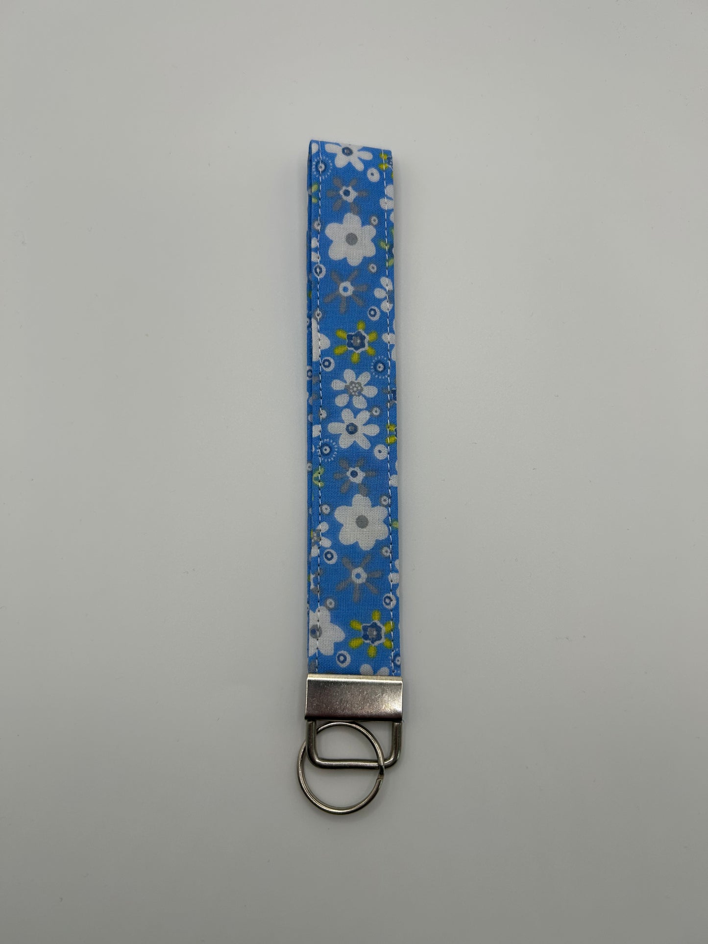 Blue and White Daisy Wristlet