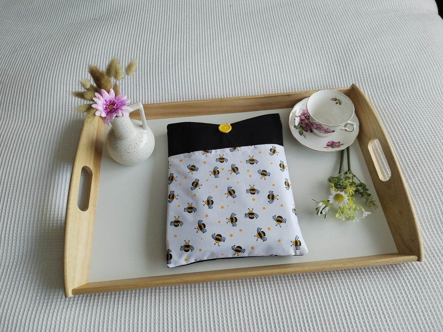 Fantasy Hardcover Bee Book Sleeve (AR)