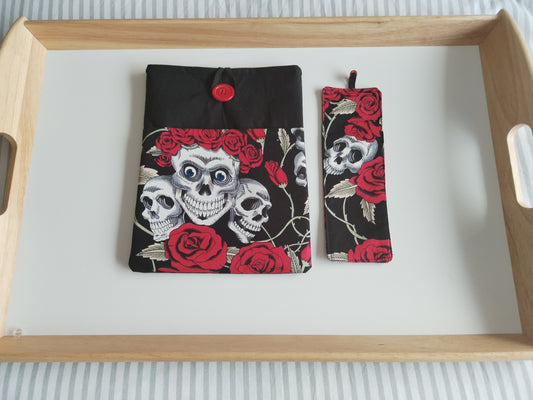 Skull and Roses Book Sleeve and Material Bookmark Park (FR)